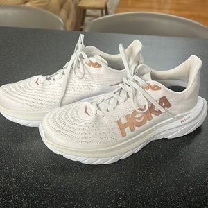 Hokas Walking Shoe - white/copper Womens 9 Mach 5